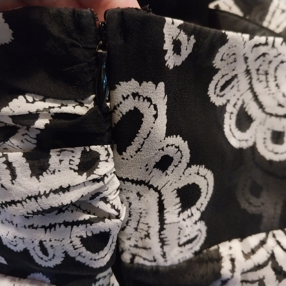 White House Black Market Black and White Lace Blouse - Picture 3 of 4